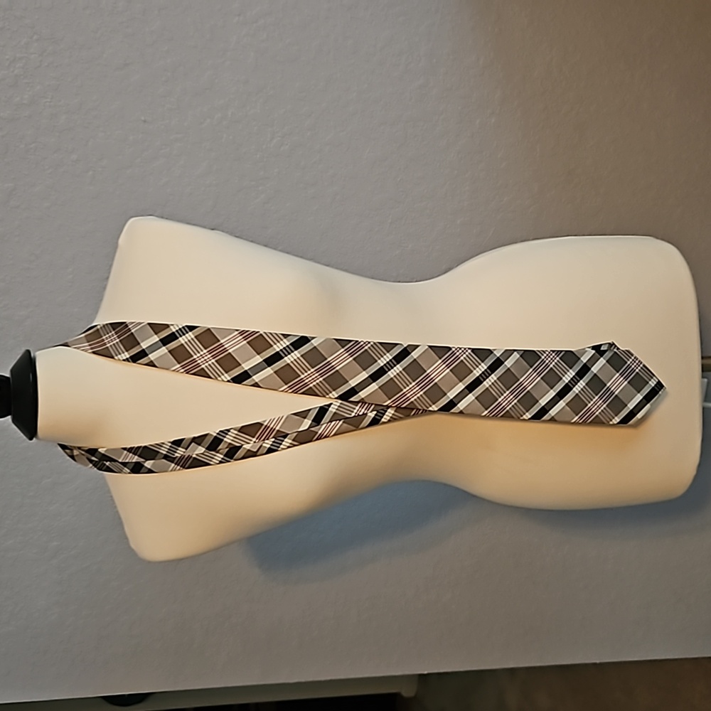 Tie, black & red check pattern